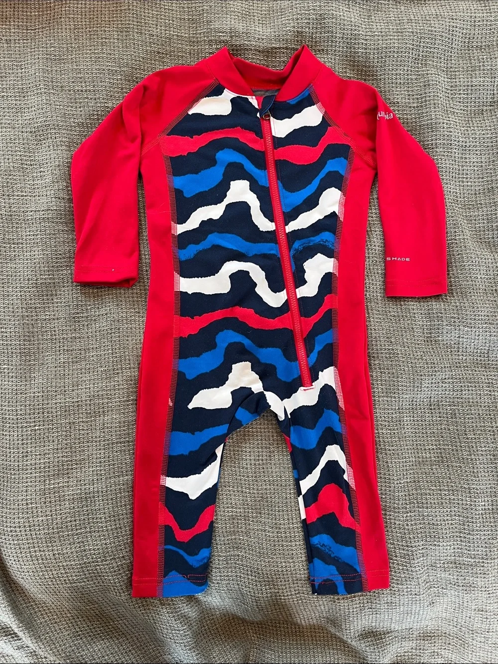 Columbia Red Long-Sleeve Kids Rashguard One-Piece with Blue & White Wave Pattern - Picture 1 of 4
